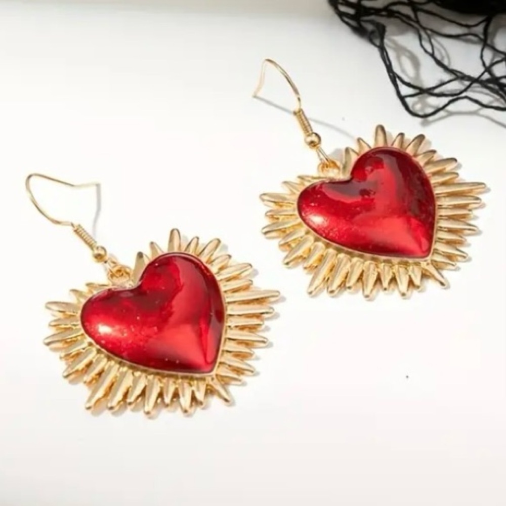✨ModCloth Morven Red Gold Heart Earrings - Picture 3 of 5